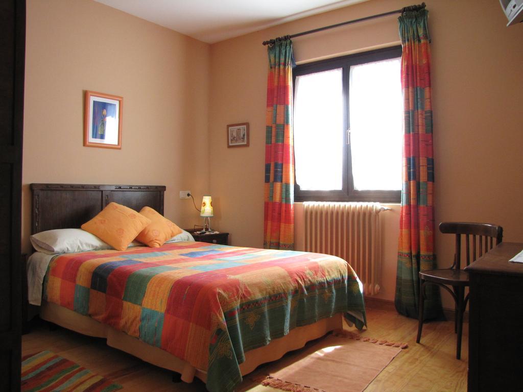 Hostal Rural Huartearena Iza Esterno foto