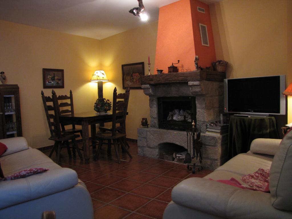 Hostal Rural Huartearena Iza Esterno foto