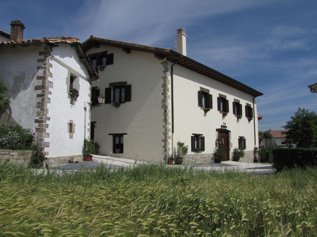 Hostal Rural Huartearena Iza Esterno foto